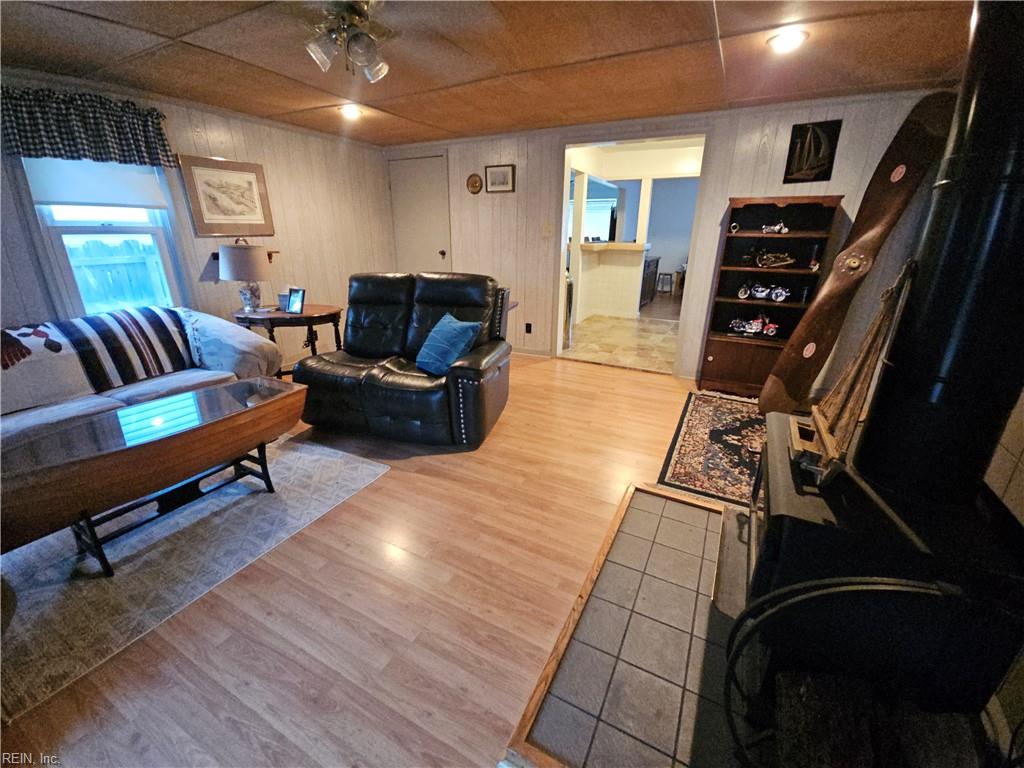 1623 Croyden Rd Property Photo 12