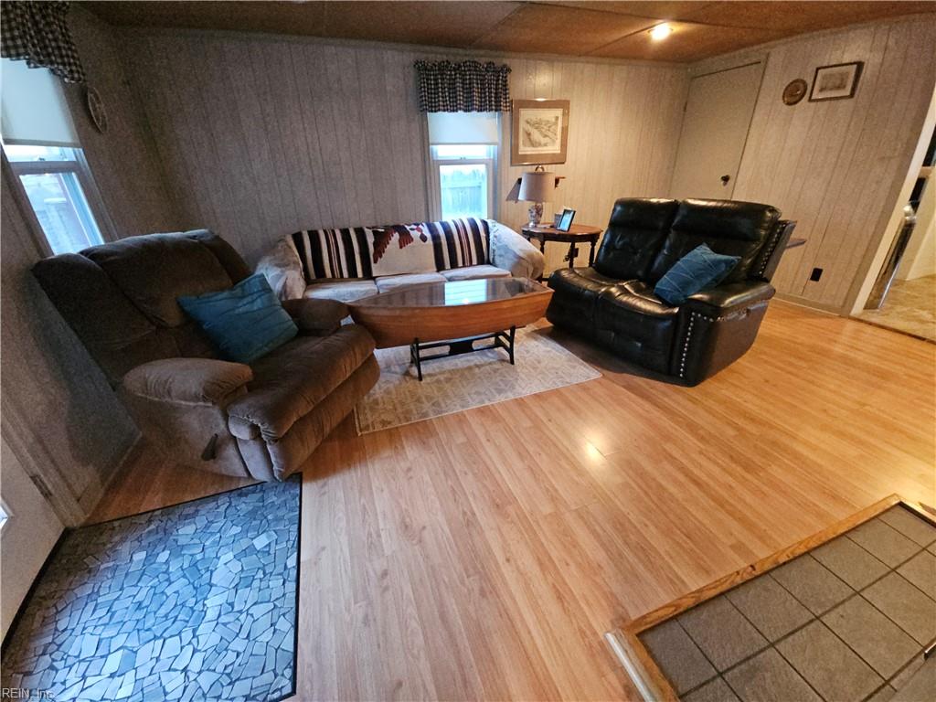 1623 Croyden Rd Property Photo 13