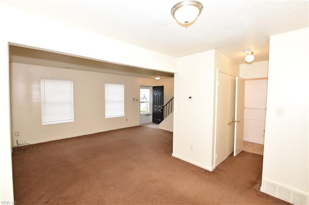 6006 Edgelake Dr Property Photo 9