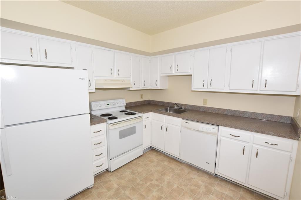 6006 Edgelake Dr Property Photo 18