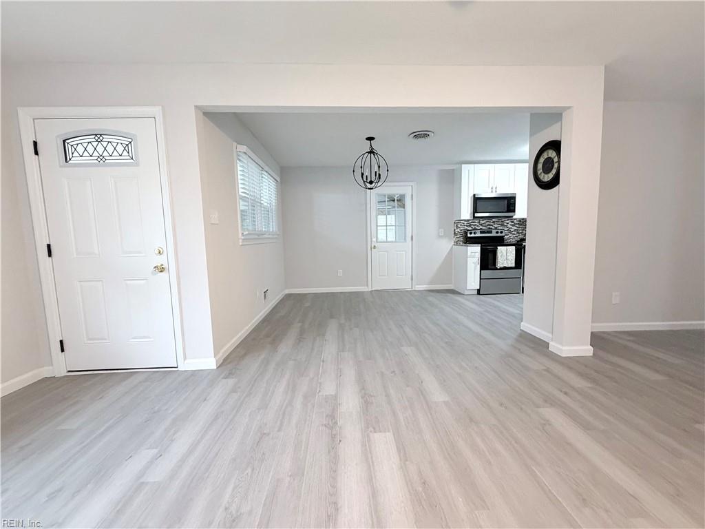 2420 Juniper St Property Photo 5