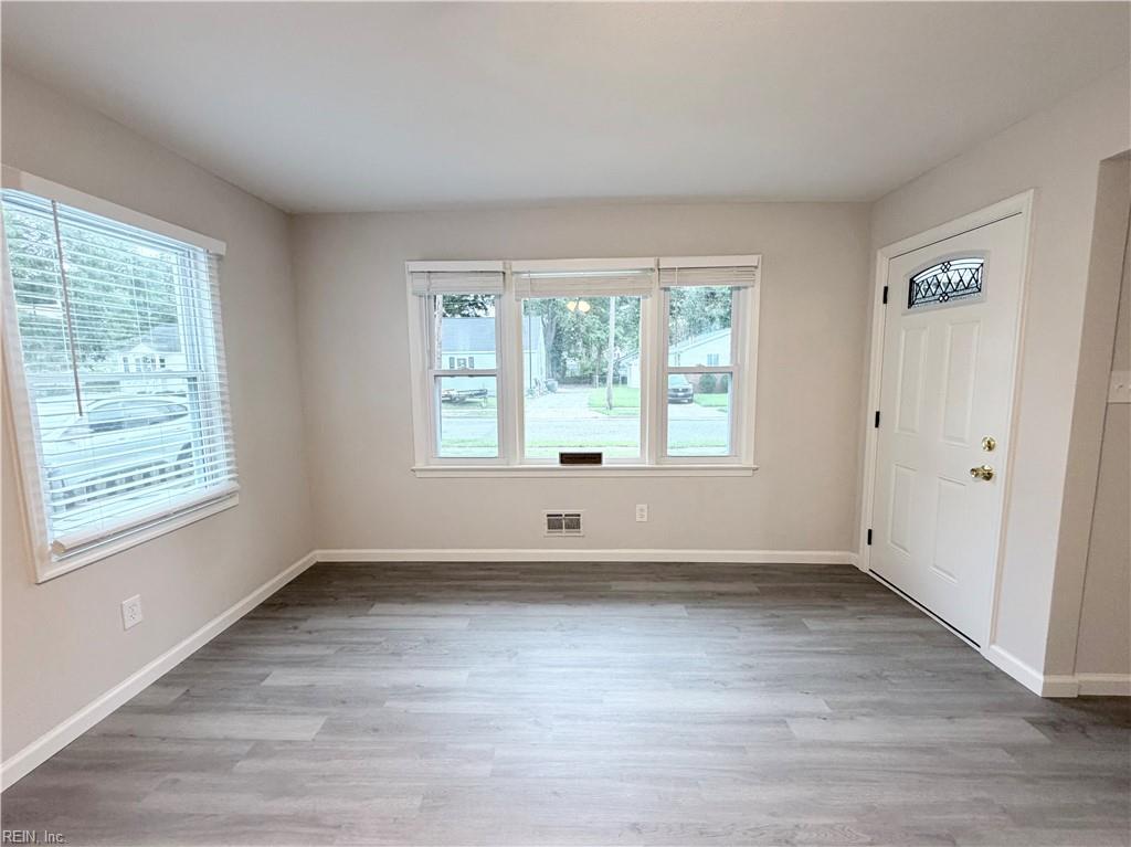 2420 Juniper St Property Photo 6