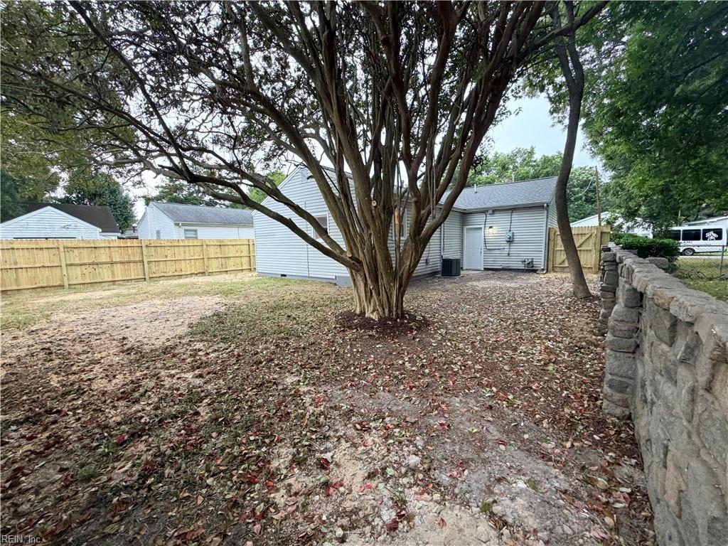 2420 Juniper St Property Photo 32