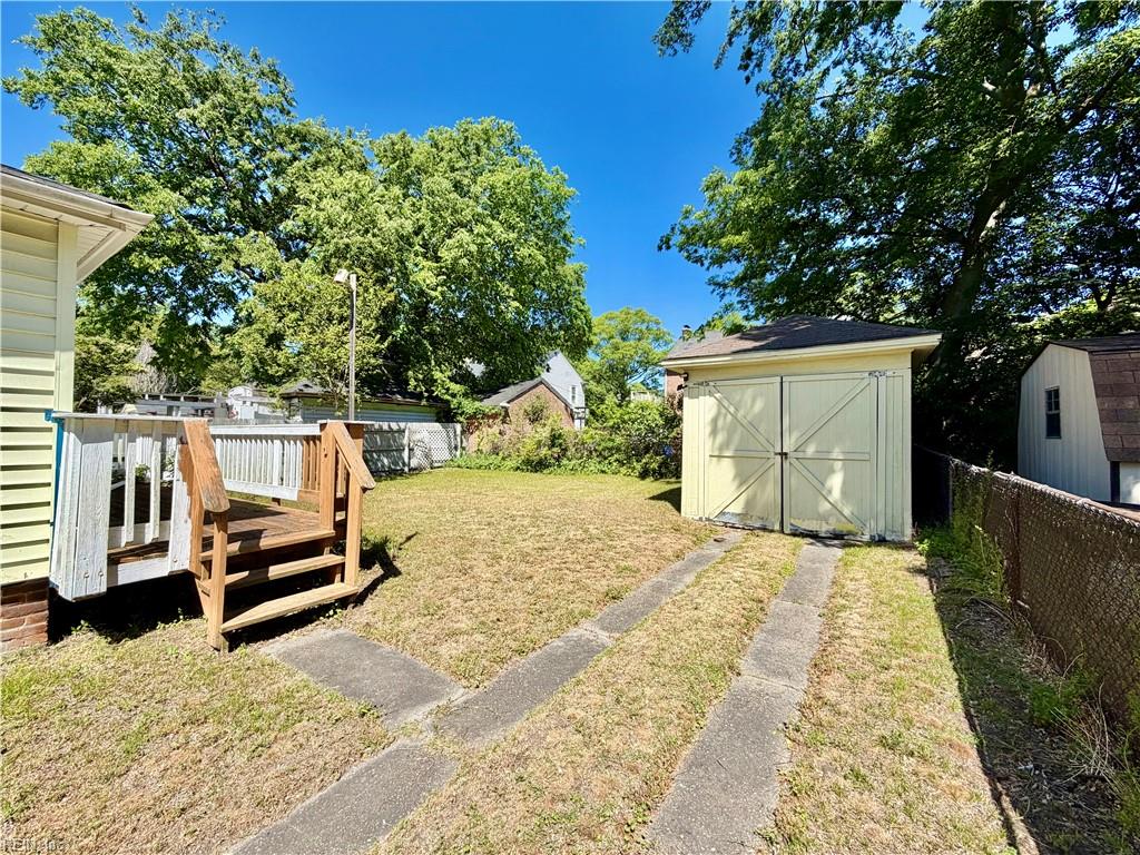 325 63rd St Property Photo 3