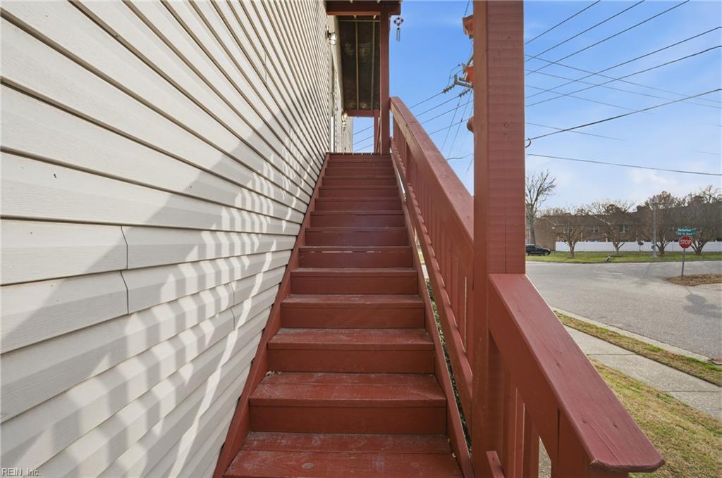 500 Barberton Dr Property Photo 6