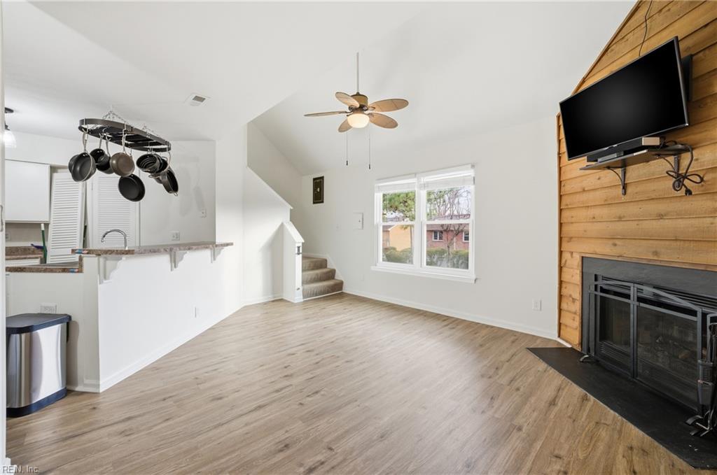 500 Barberton Dr Property Photo 10