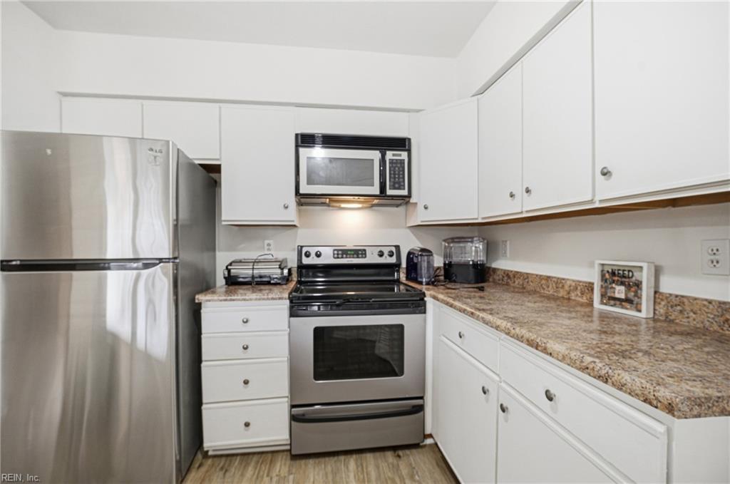 500 Barberton Dr Property Photo 16