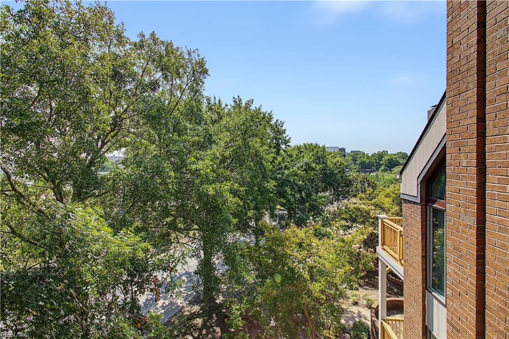 696 Mowbray Arch Property Photo 2