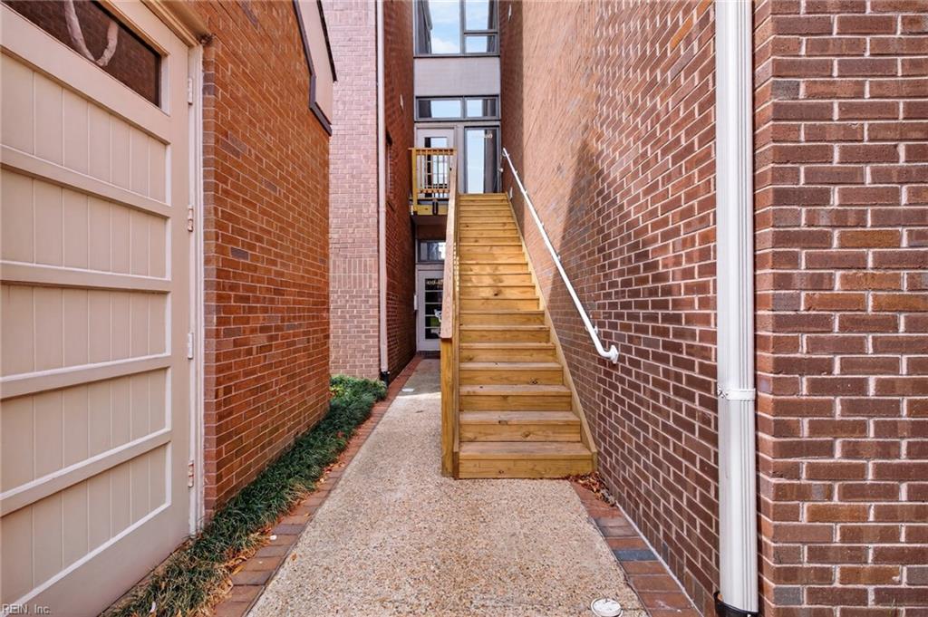 696 Mowbray Arch Property Photo 3