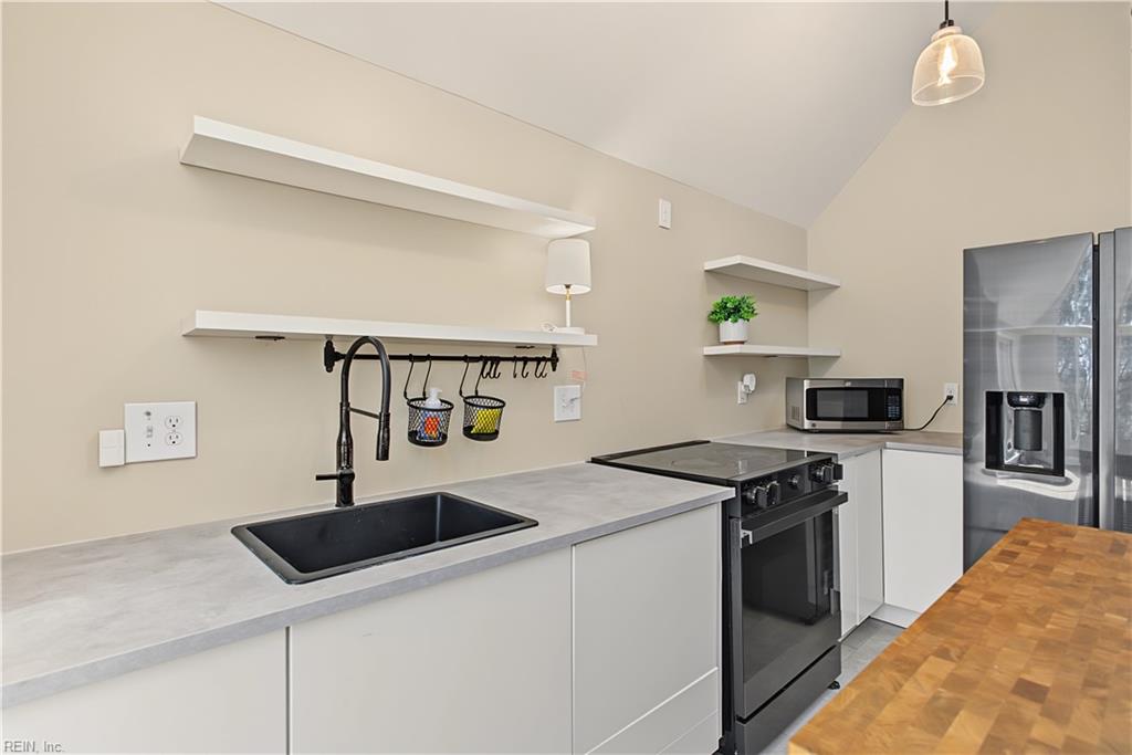 696 Mowbray Arch Property Photo 13