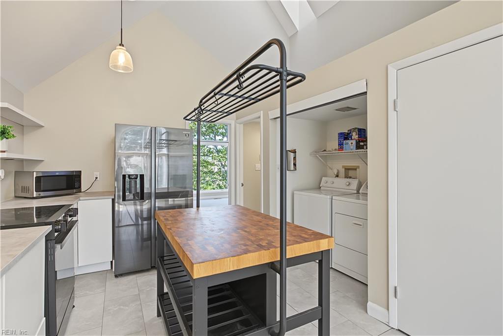 696 Mowbray Arch Property Photo 15