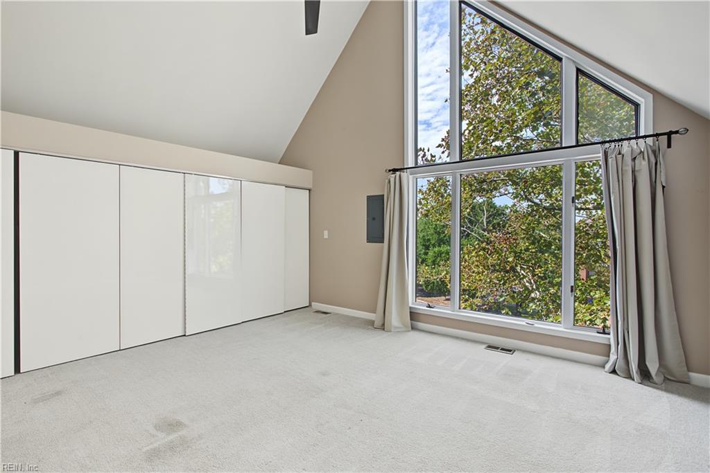 696 Mowbray Arch Property Photo 18
