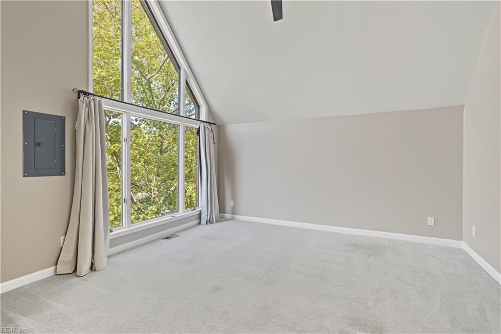 696 Mowbray Arch Property Photo 22