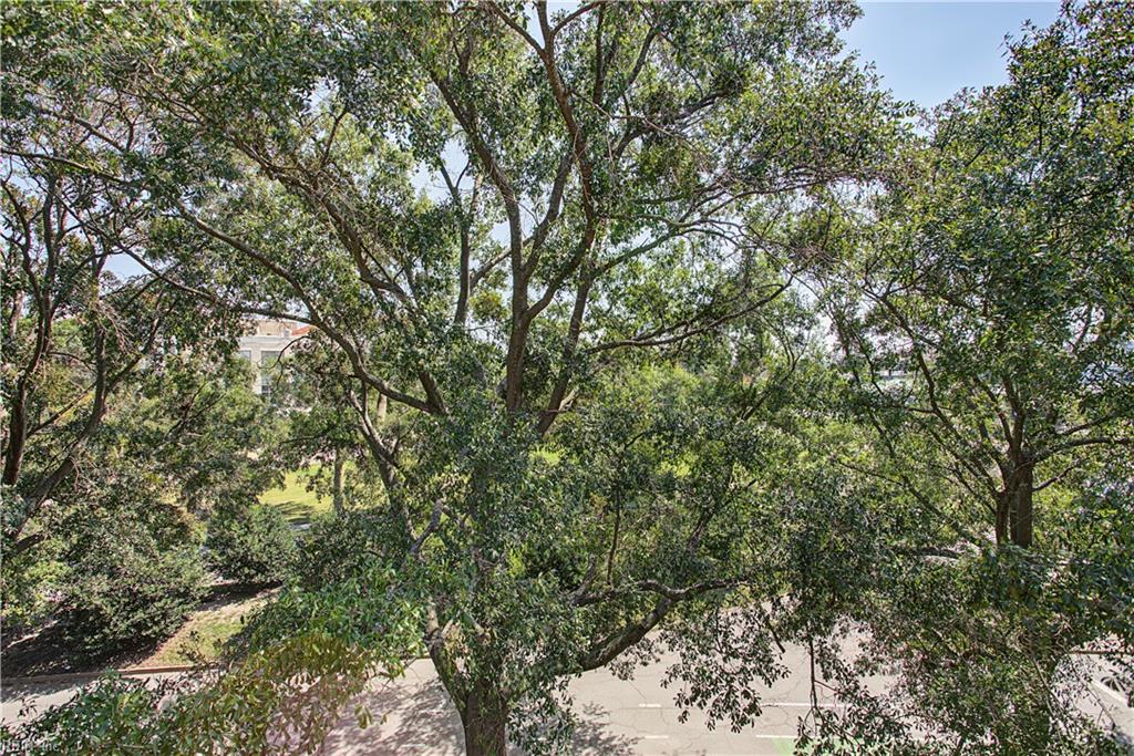 696 Mowbray Arch Property Photo 28