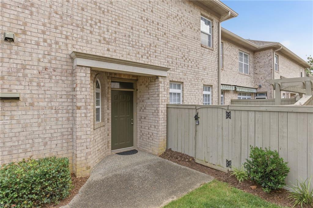 1115 Chancellor Walk Ct Property Photo 2