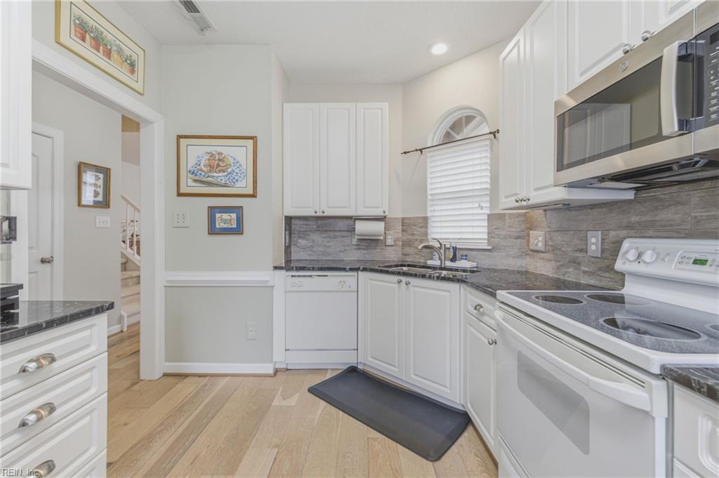 1115 Chancellor Walk Ct Property Photo 12