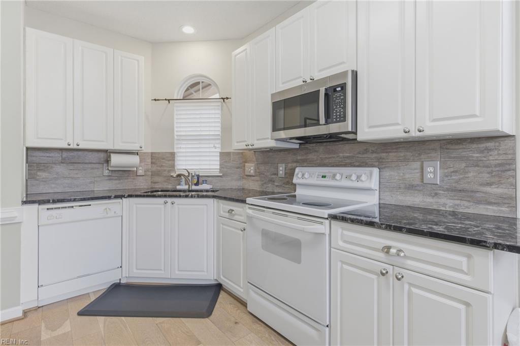 1115 Chancellor Walk Ct Property Photo 16