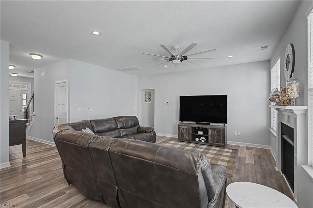 1313 Parkdale St Property Photo 9