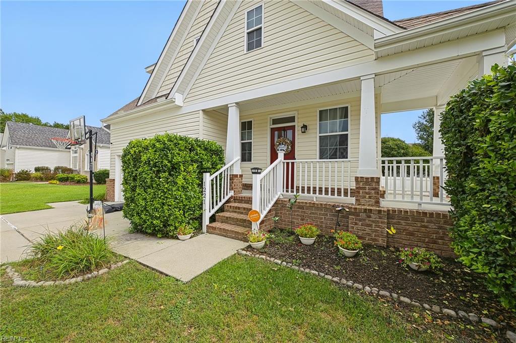1221 Rosebud Ln Property Photo 3