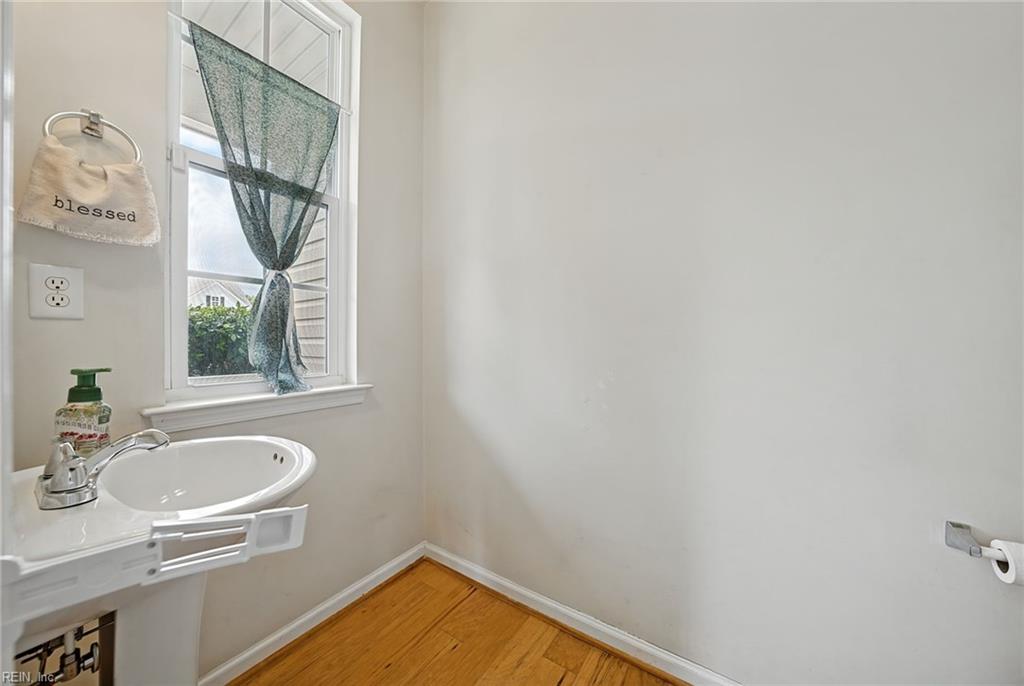 1221 Rosebud Ln Property Photo 7