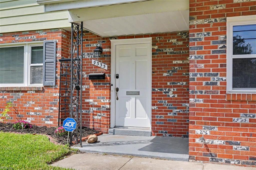 9335 Beaumont St Property Photo 2