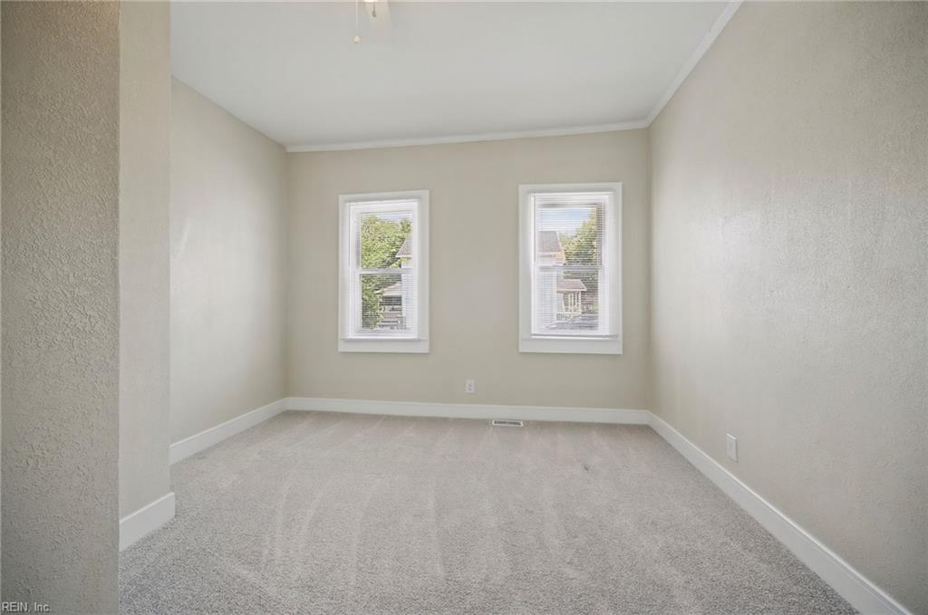 2431 Hale St Property Photo 6