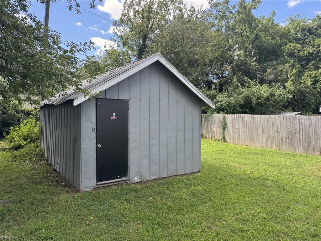 411 Lee St Property Photo 25