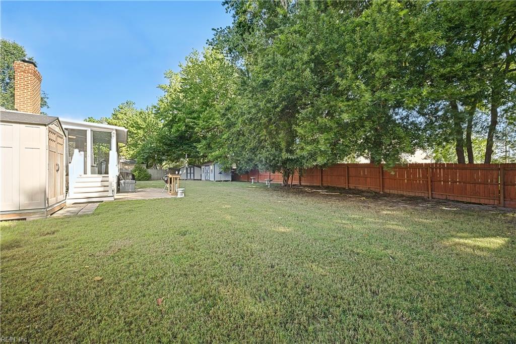 832 Woodrow Ct Property Photo 3