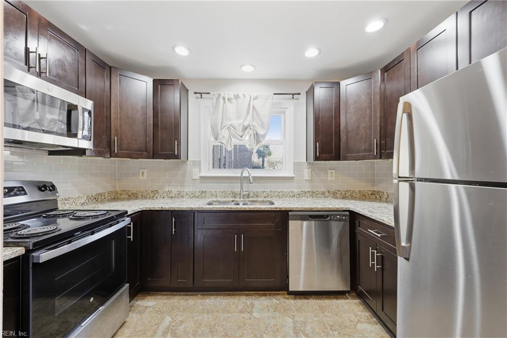 5002 Amboy Ct Property Photo 1