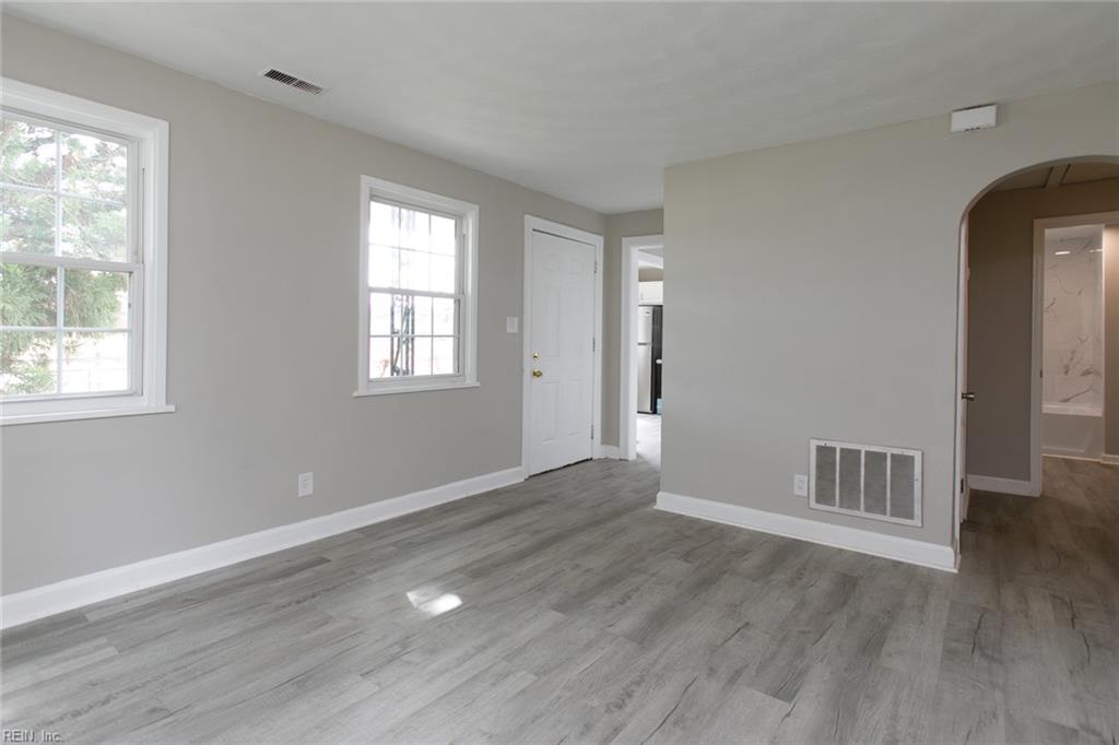 715 Briarfield Rd Property Photo 9