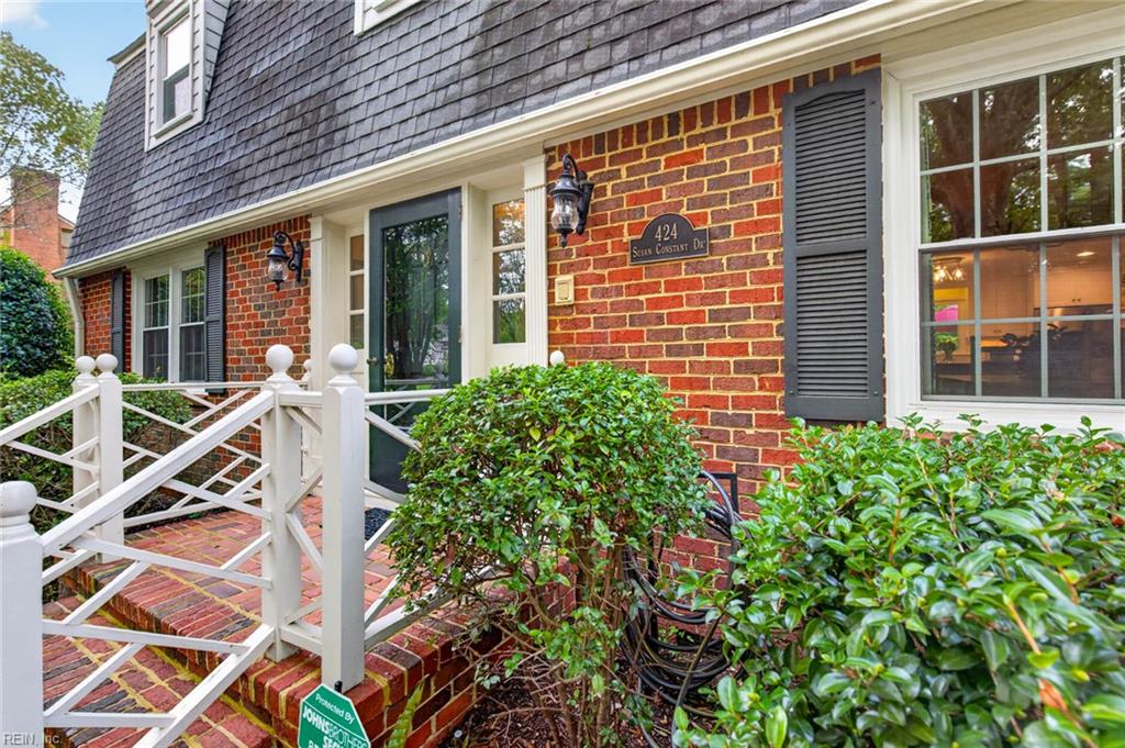 424 Susan Constant Dr Property Photo 3