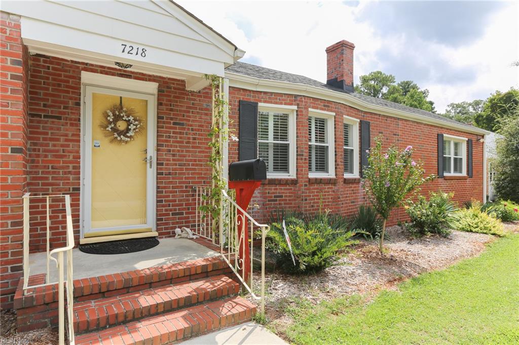 7218 Midfield St Property Photo 3
