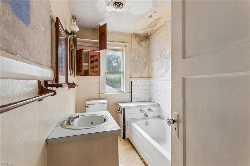 16 Old Fox Hill Rd Property Photo 4
