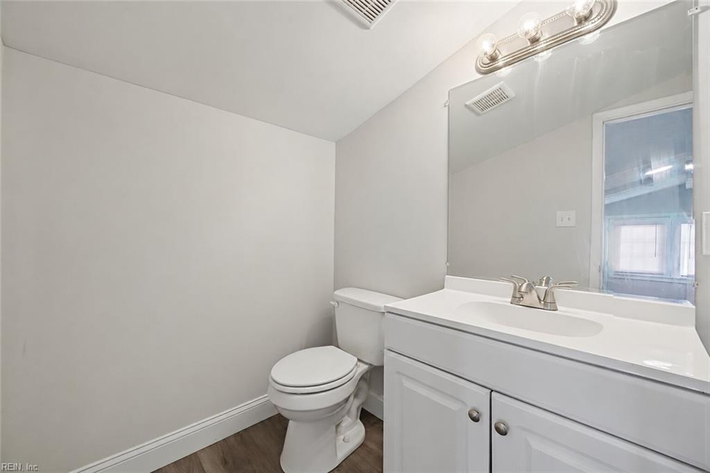 110 Bayhaven Dr Property Photo 25