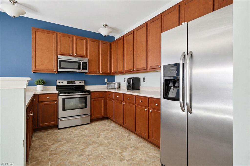 2453 Leytonstone Dr Property Photo 3
