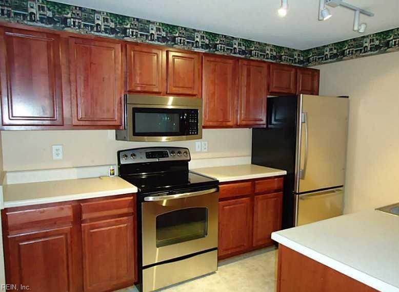 2302 Westgate Cir Property Photo 2