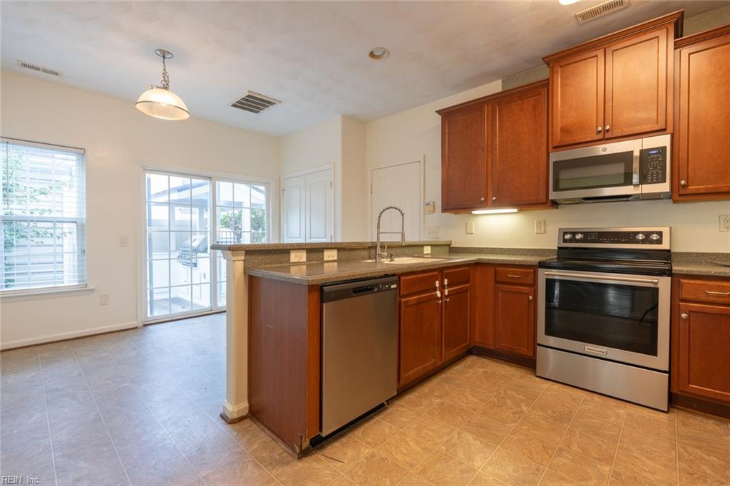 5111 Moreland ST Property Photo 1