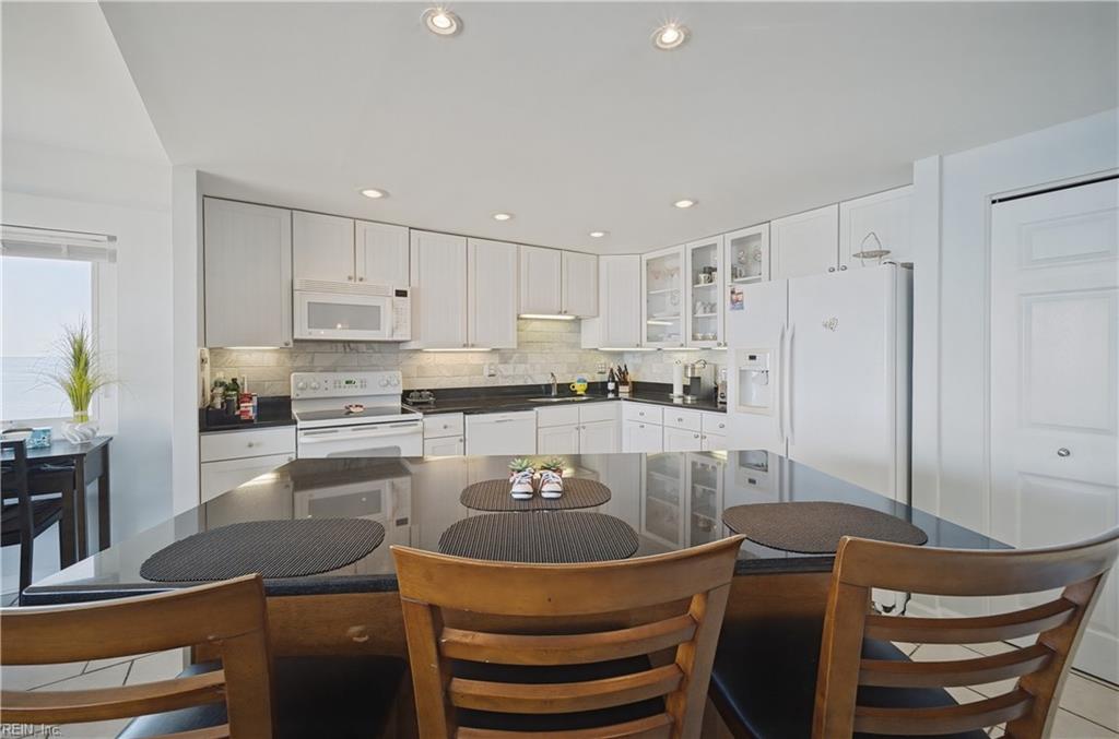 3558 Shore Dr Property Photo 6