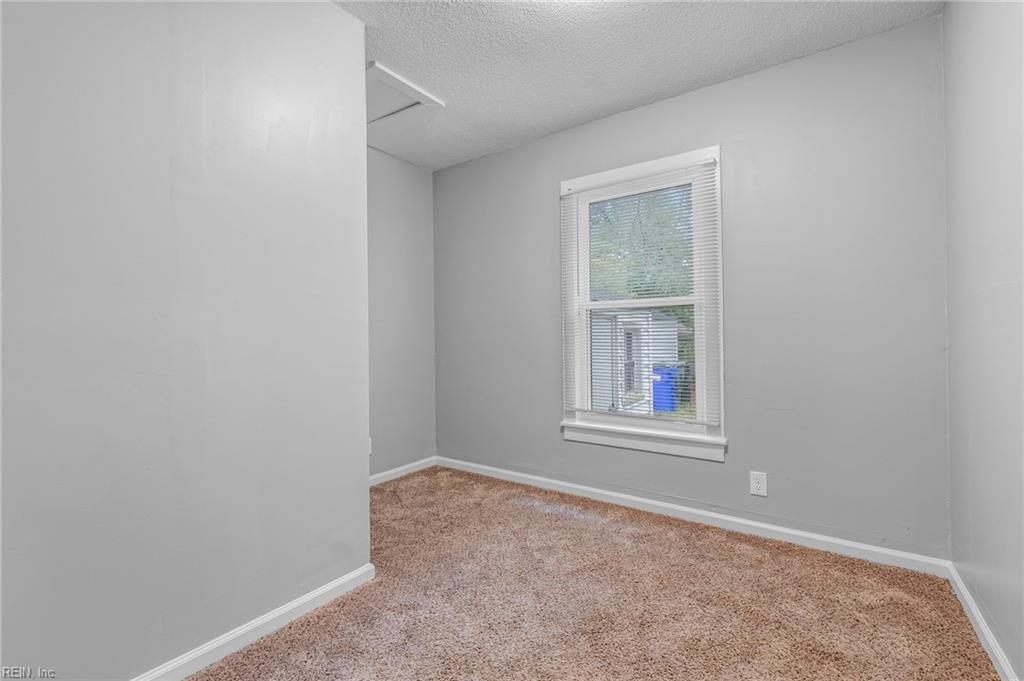 1084 Hugo St Property Photo 16