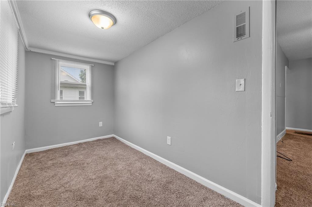 1084 Hugo St Property Photo 18