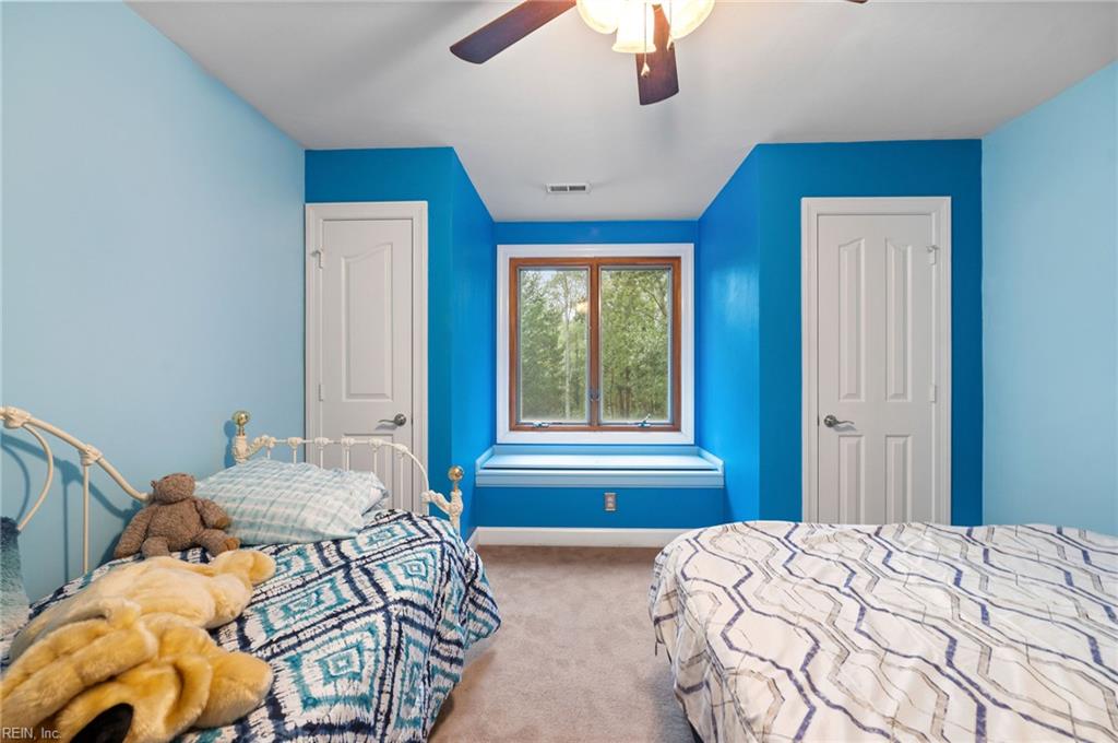 302 Honey Locust Way Property Photo 28