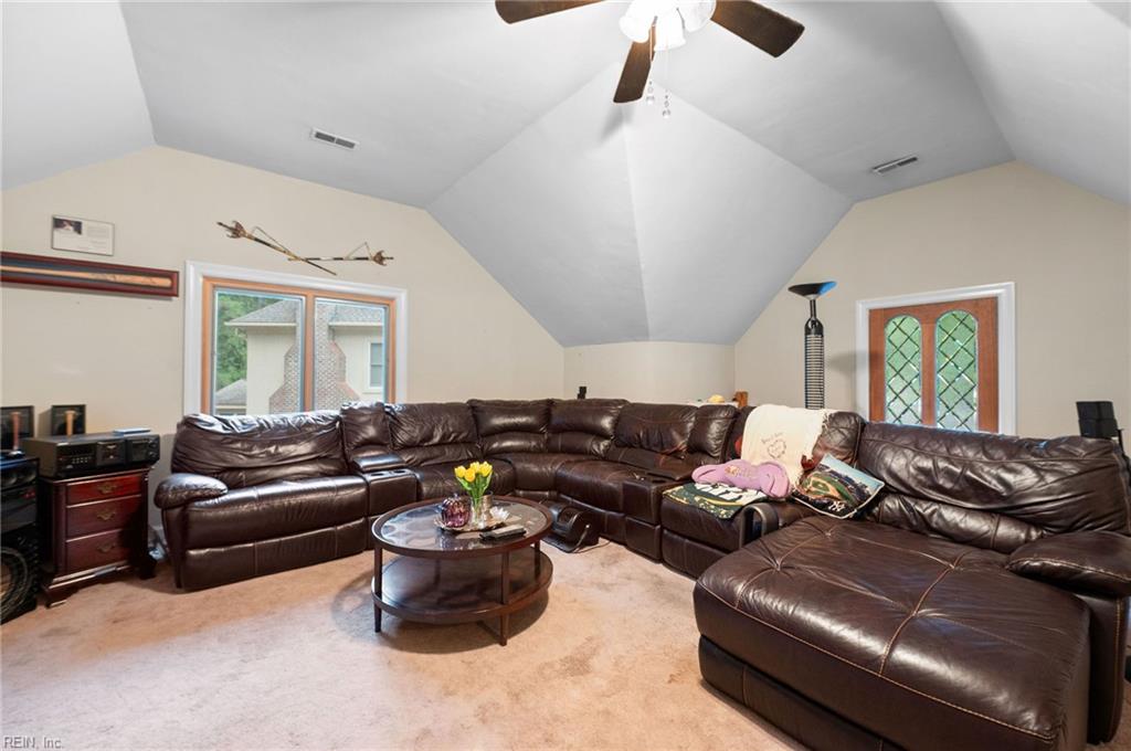 302 Honey Locust Way Property Photo 32
