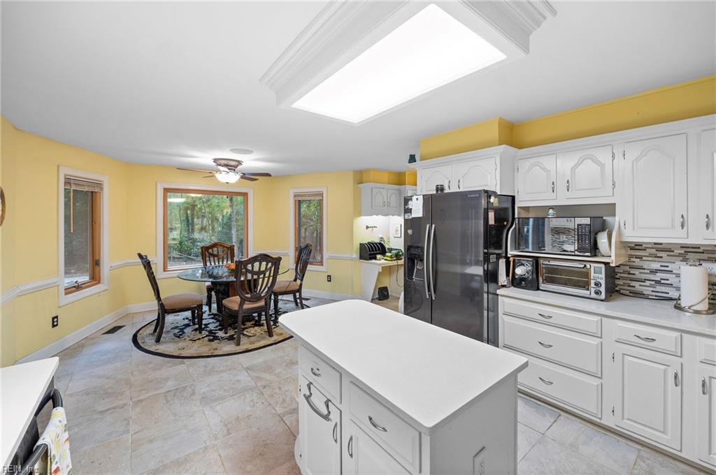 302 Honey Locust Way Way Property Photo 15