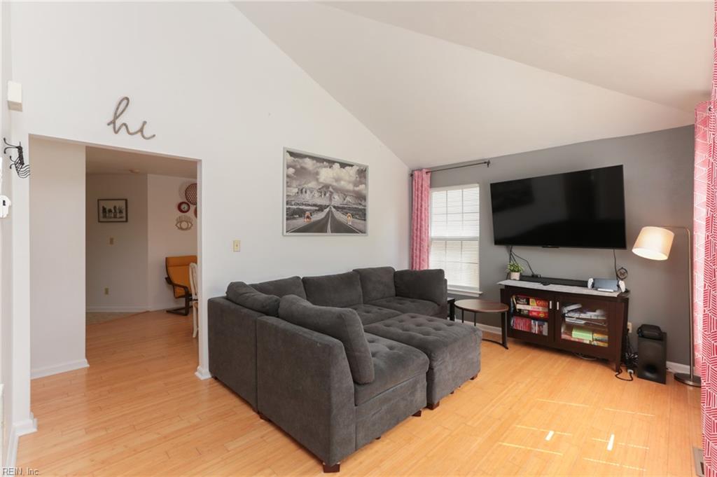 1006 Bland St Property Photo 7