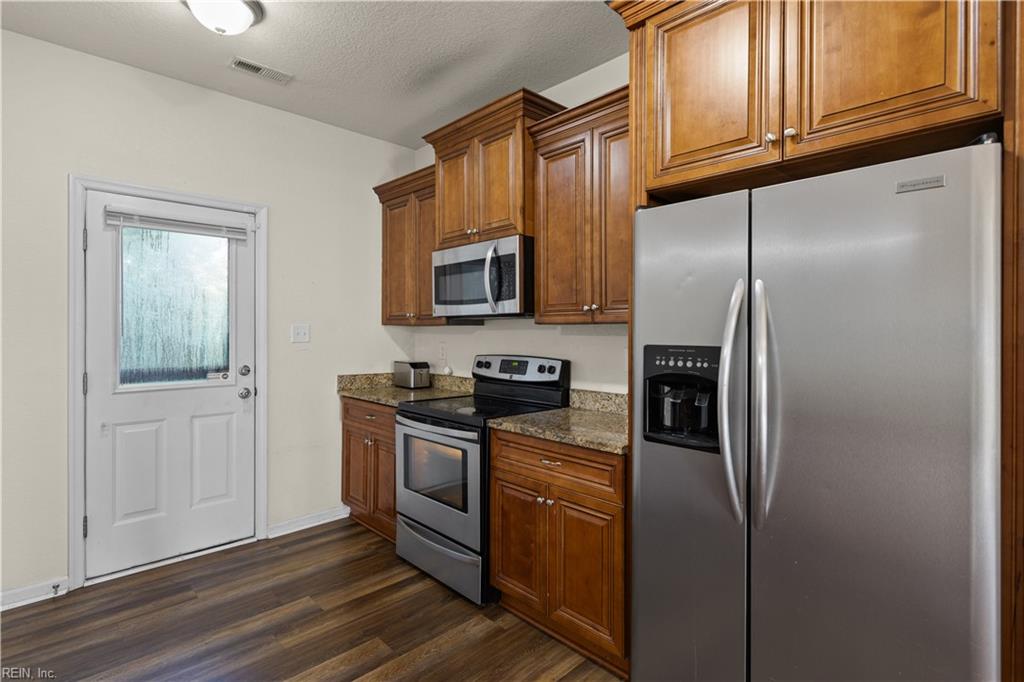 1118 Commerce Ave Property Photo 8