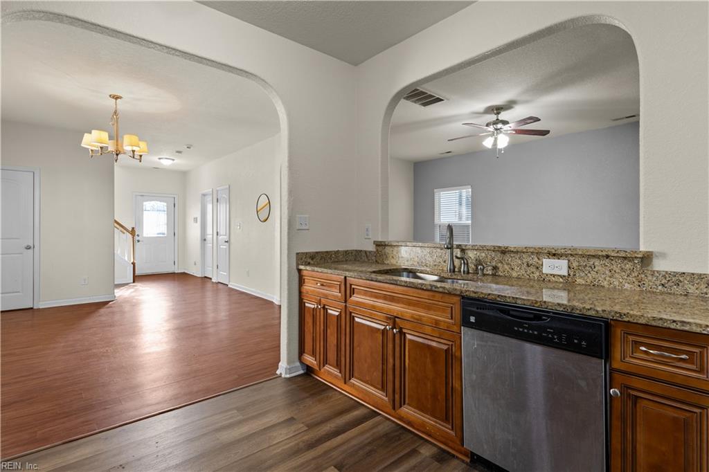 1118 Commerce Ave Property Photo 10