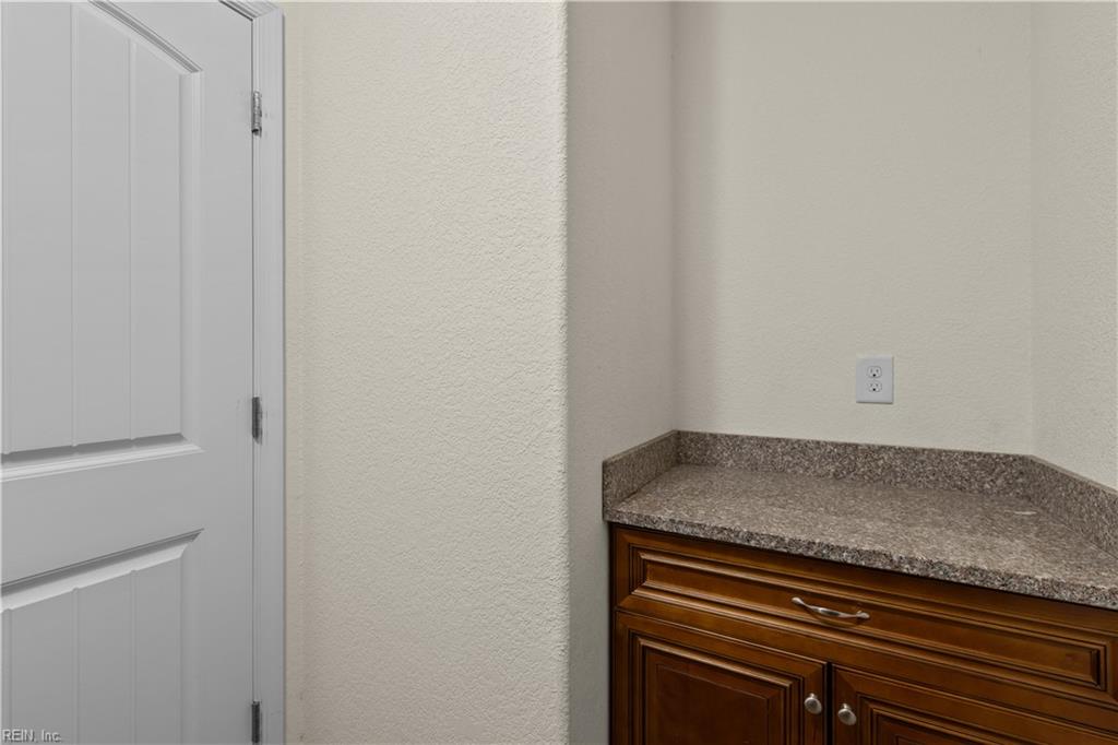 1118 Commerce Ave Property Photo 17