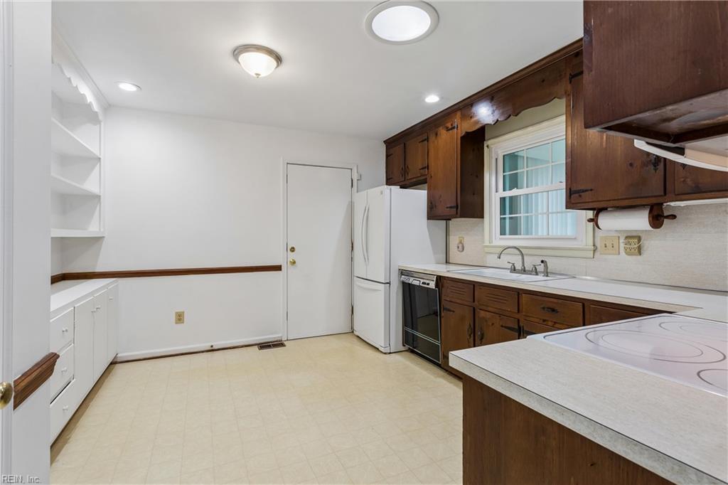 476 Dunmore Dr Property Photo 15