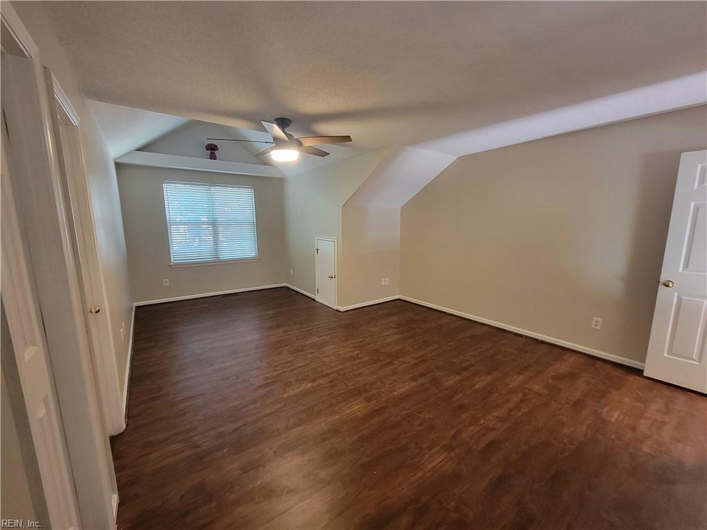 14 Treebark Pl Property Photo 9