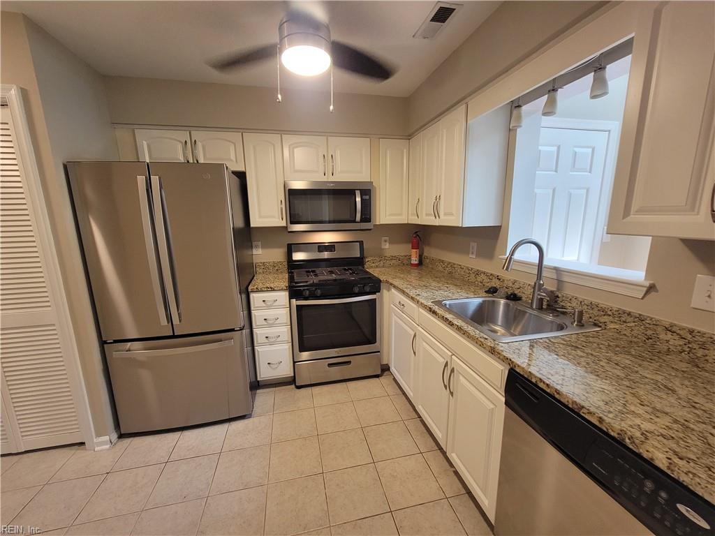 14 Treebark Pl Property Photo 12